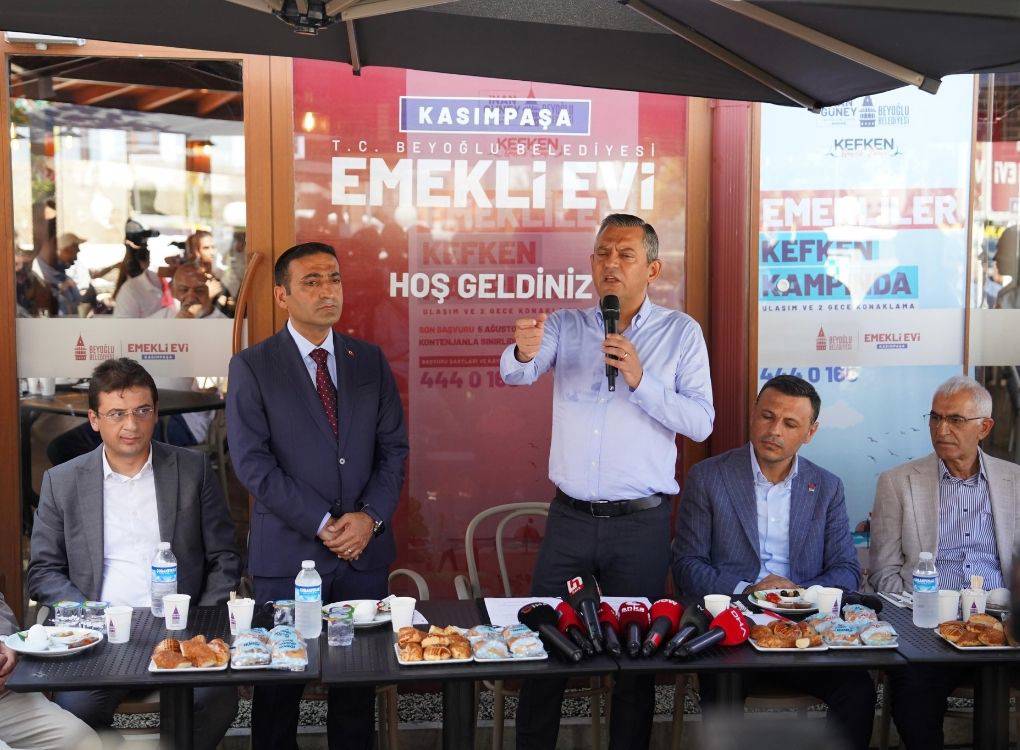 Özgür Özel Beyoğlu Emekli Evi’nde konuştu: Geçim yoksa seçim var