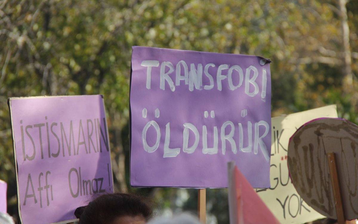 İzmir'de komşuları trans kadına saldırdı: Avukat desteği istiyorum