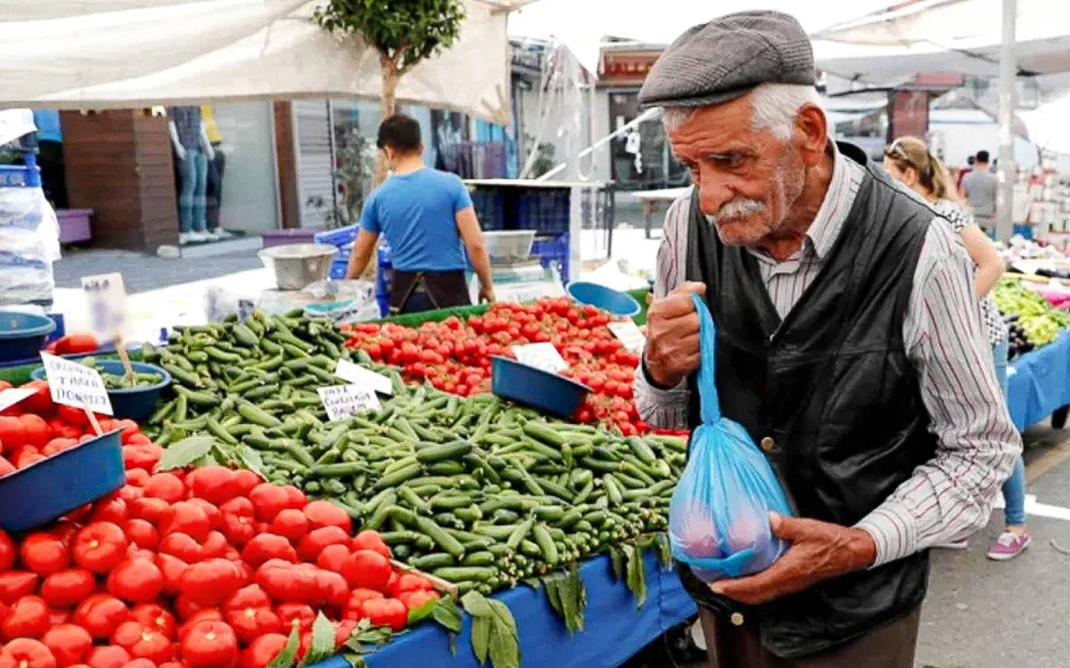 AKP ve MHP'lilerin de yüzde 60'tan fazlası "Ekonomi kötü yönetiliyor" dedi