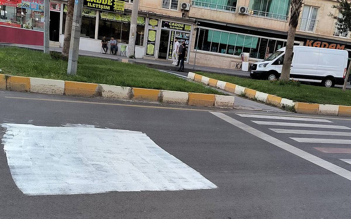 Dargeçit'in ardından Nusaybin'de de Kürtçe yazılar silindi