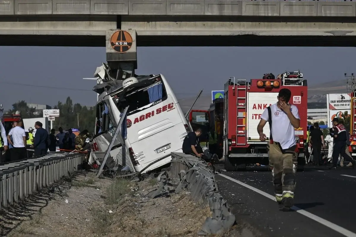 Bus crash in Ankara claims 11 lives