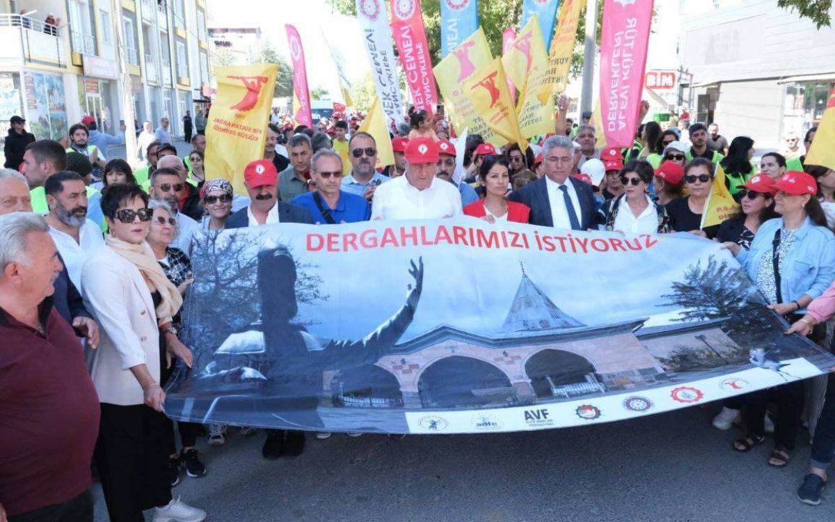 Hacıbektaş'ta protesto yürüyüşü: Dergahımız kaç gündür işgal altında