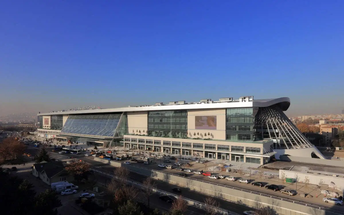 Ankara high-speed train station falls far short of passenger guarantees