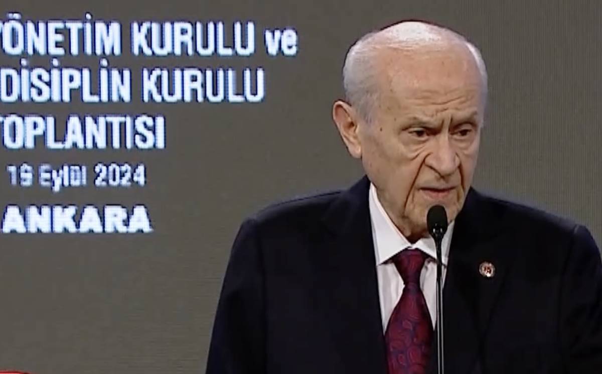 Bahçeli'den gazeteciye hakaret: "Sapık ve yanlış soru sormayın"