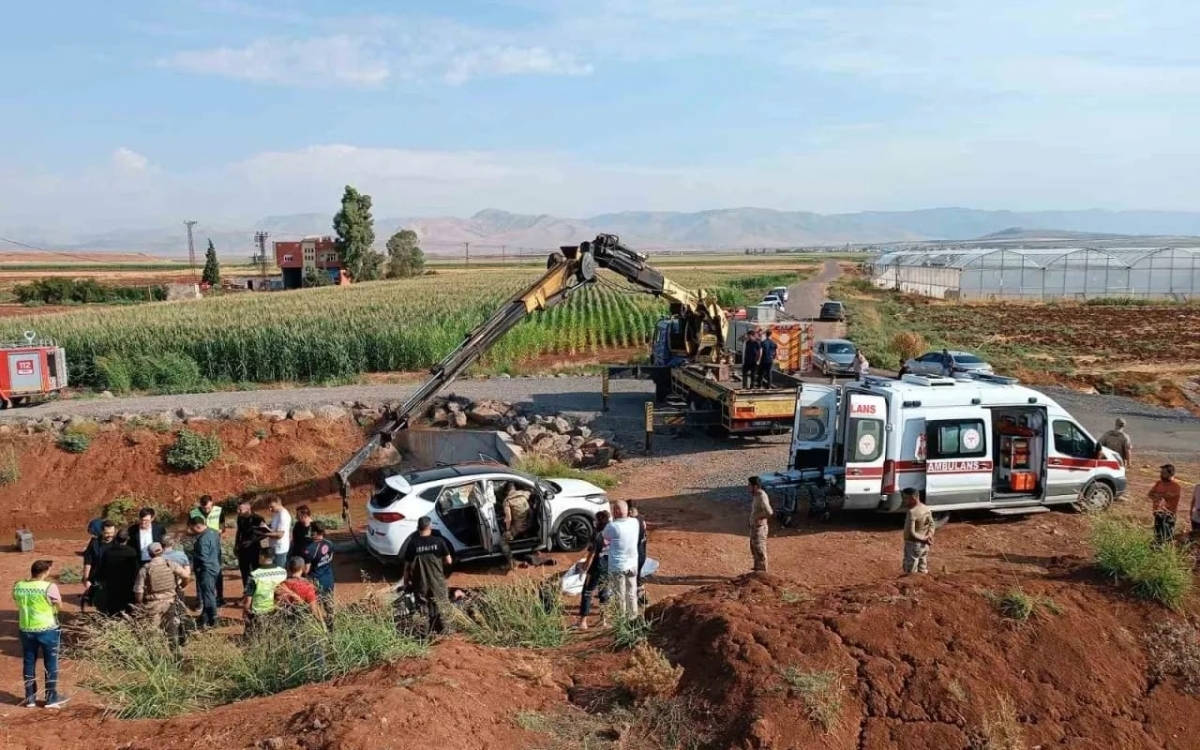 Sulama kanalına düşen araçta bulunan 3 kişi hayatını kaybetti