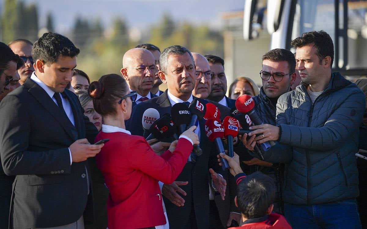 Özel'e Öcalan sorusu: İlla kürsüye gelmek zorunda değil