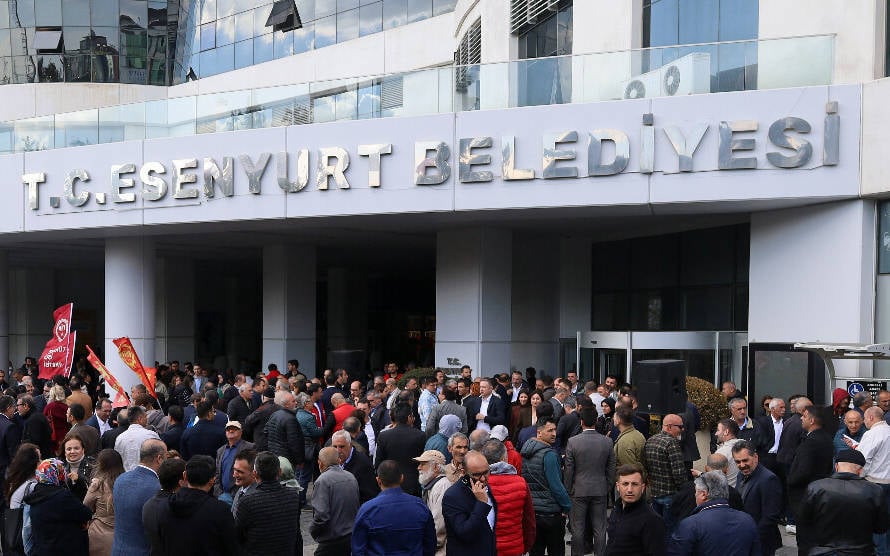 Esenyurt kayyımı Can Aksoy belediye başkan yardımcılarını görevden aldı