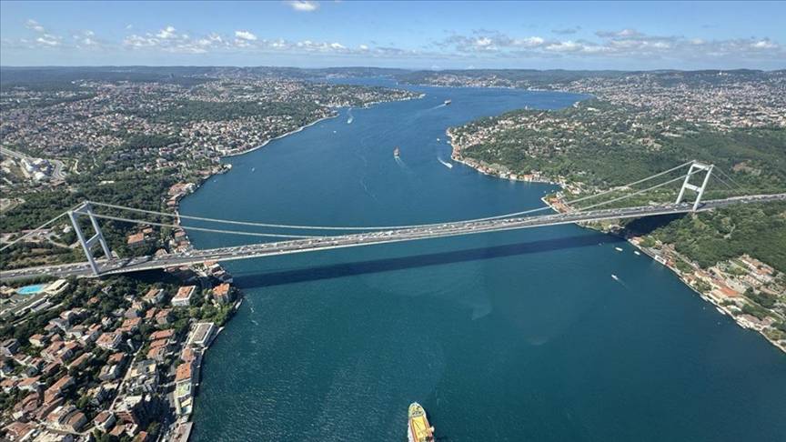 İstanbul Strait closed to maritime traffic due to drill rig passage