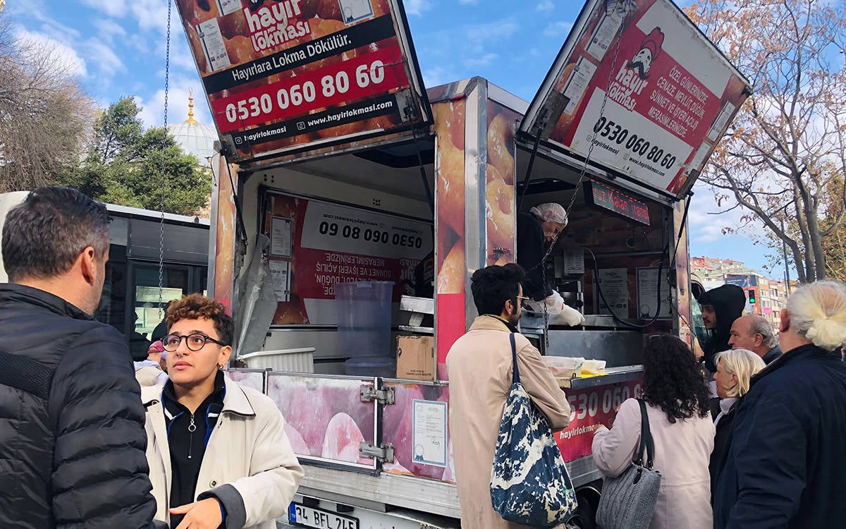 Öldürülen translar için 'hayır lokması' dağıtmak da yasak