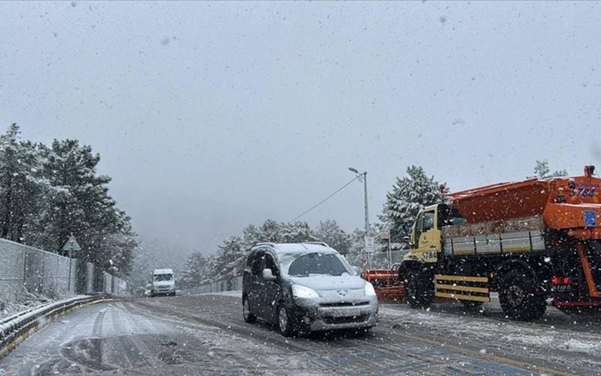 İstanbul'da yüksek kesimlerde kar yağışı başladı