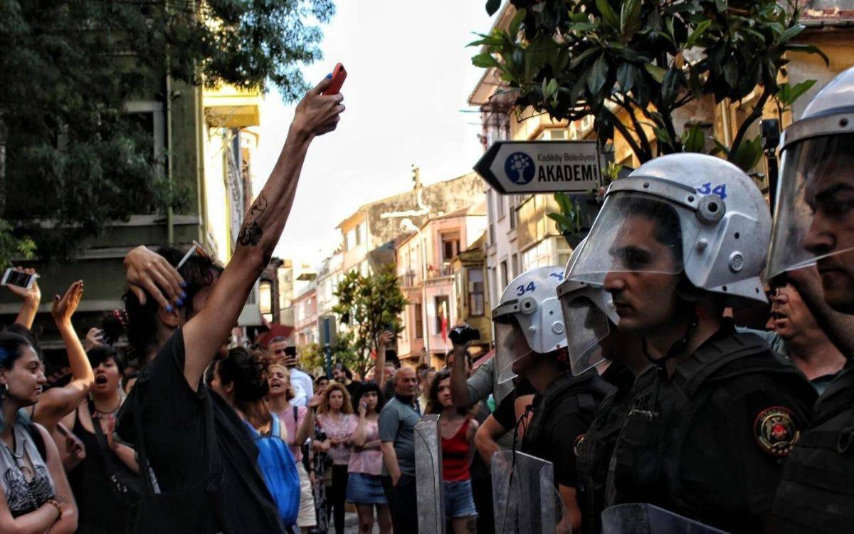 Çıplak arama, süngerli oda, taciz: Kadınlar hangi işkence yöntemlerine maruz kalıyor?