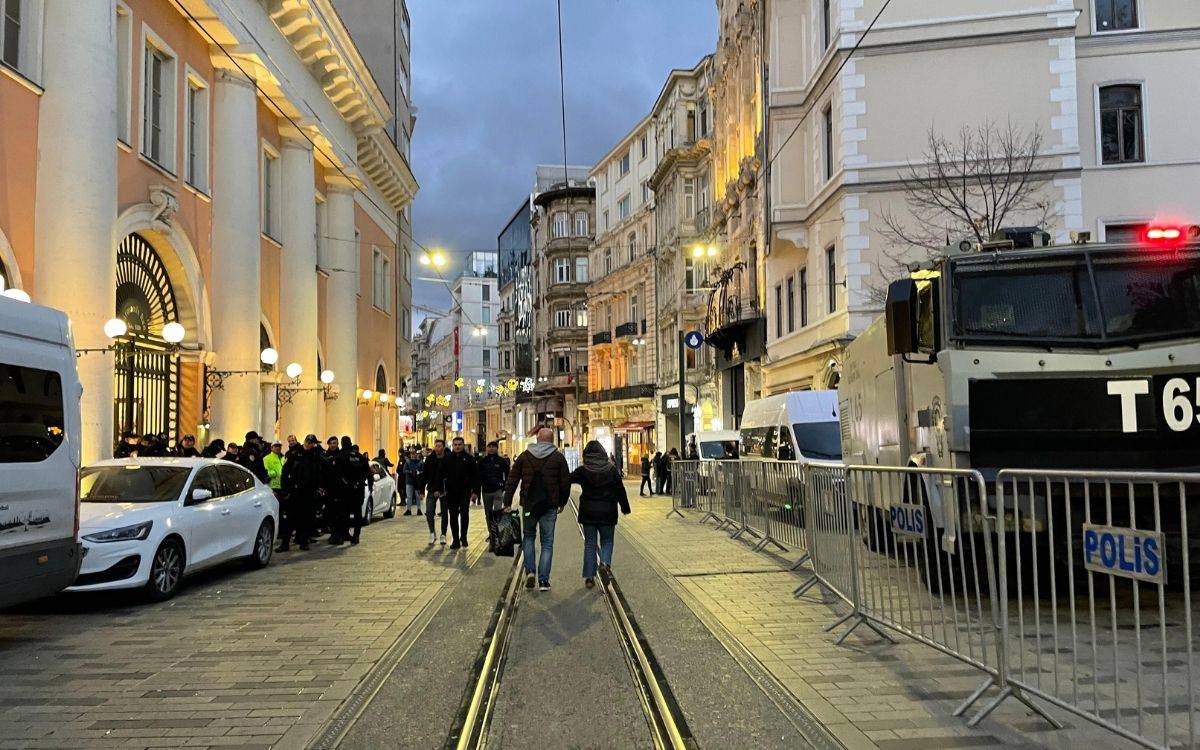 Live: İstanbul’s Taksim locked down as women attempt anti-violence protest