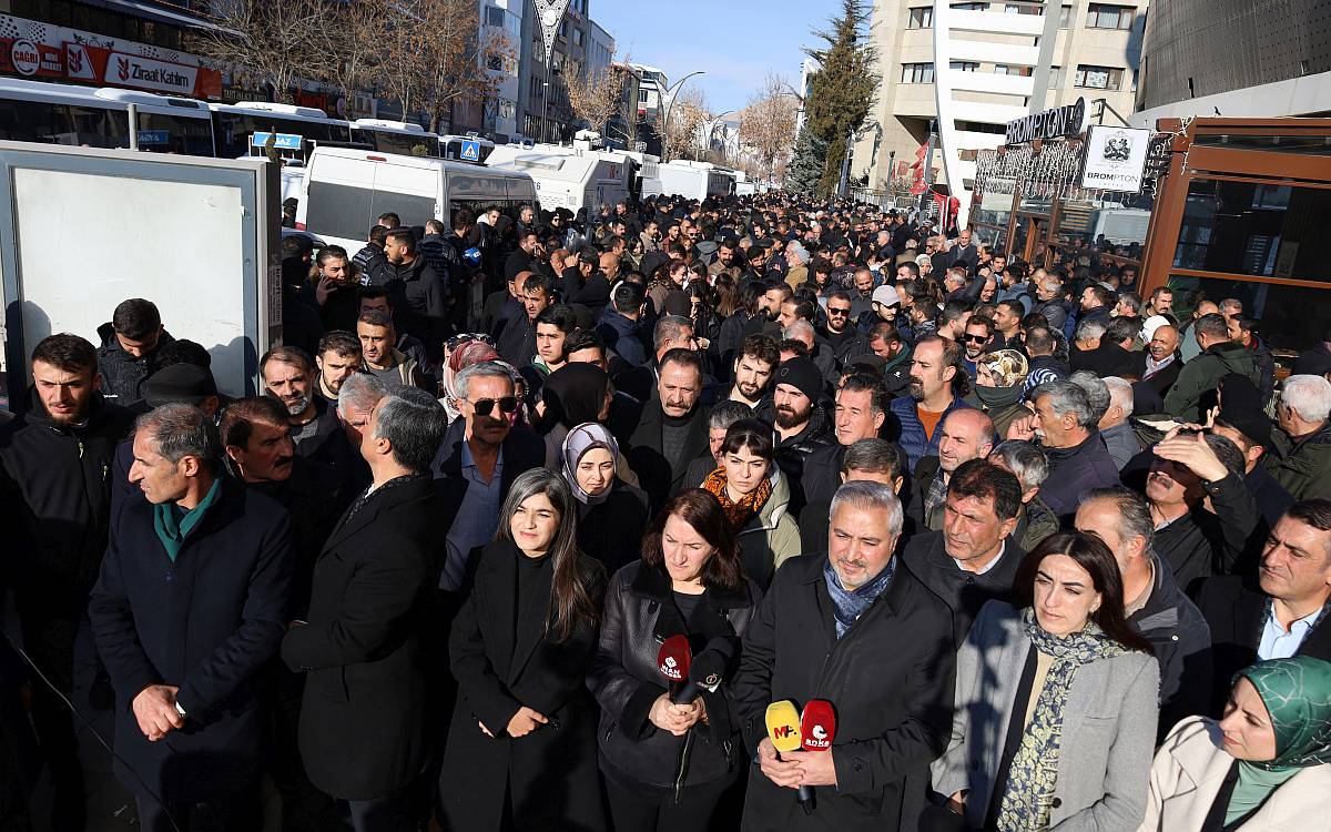 Van'da Yargıtay protestosuna polis engeli: Her yer ablukaya alındı