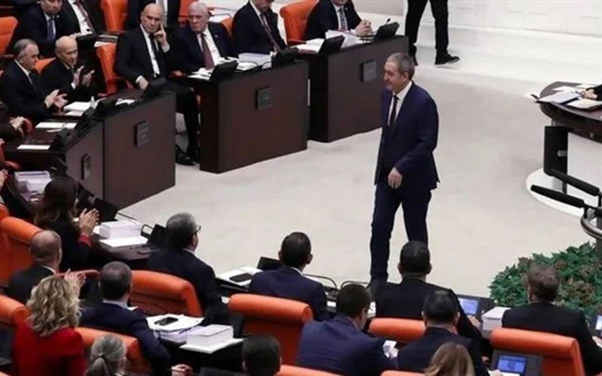 Tuncer Bakırhan: "Türkiye'ye sınırları dışında yaşayan Kürtlerle hasımlık kazandırmaz, hısımlık kazandırır"