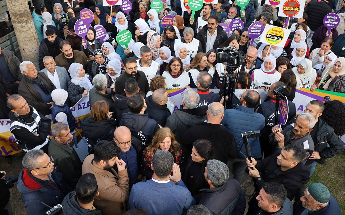 Demokratik Çözüm ve Özgürlük Yürüyüşü sürüyor:  Barış istiyoruz