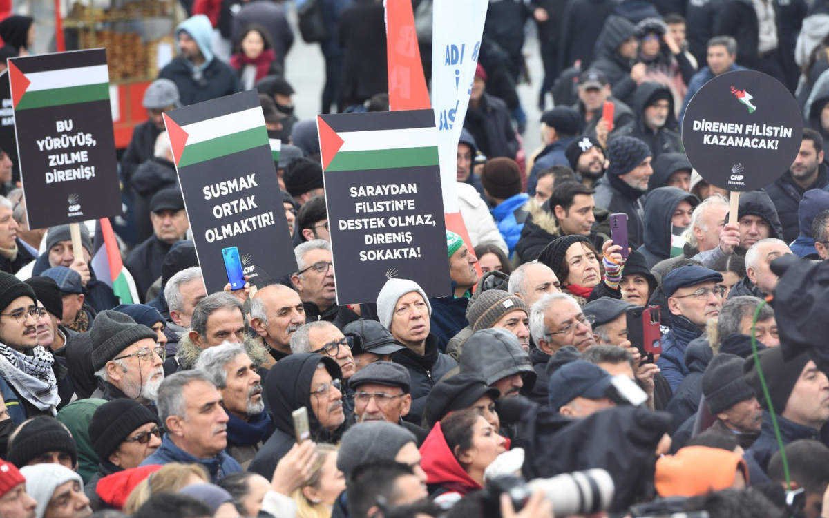 CHP İstanbul’dan “Nehirden denize özgür Filistin” eylemi