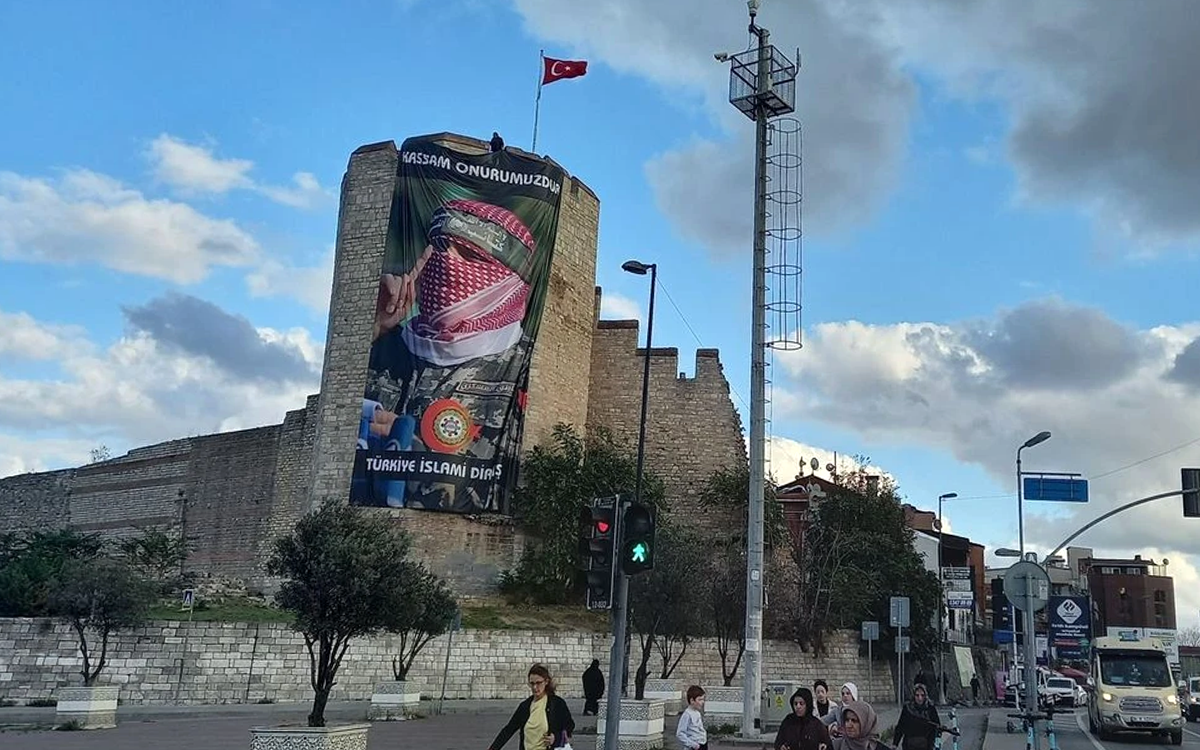 Hamas İsrail'le esir takasını askıya aldı