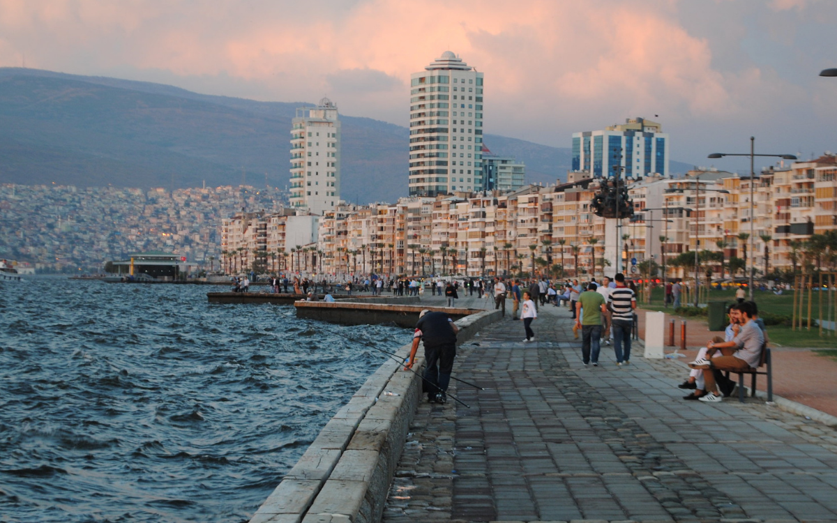 İzmir Barometresi: Özgür ama yoksul bir şehir