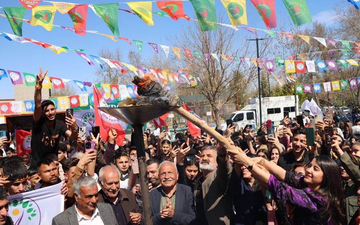 Newroz coşkusu, Öcalan’ın çağrısı ile birleşti: Devlet adım at