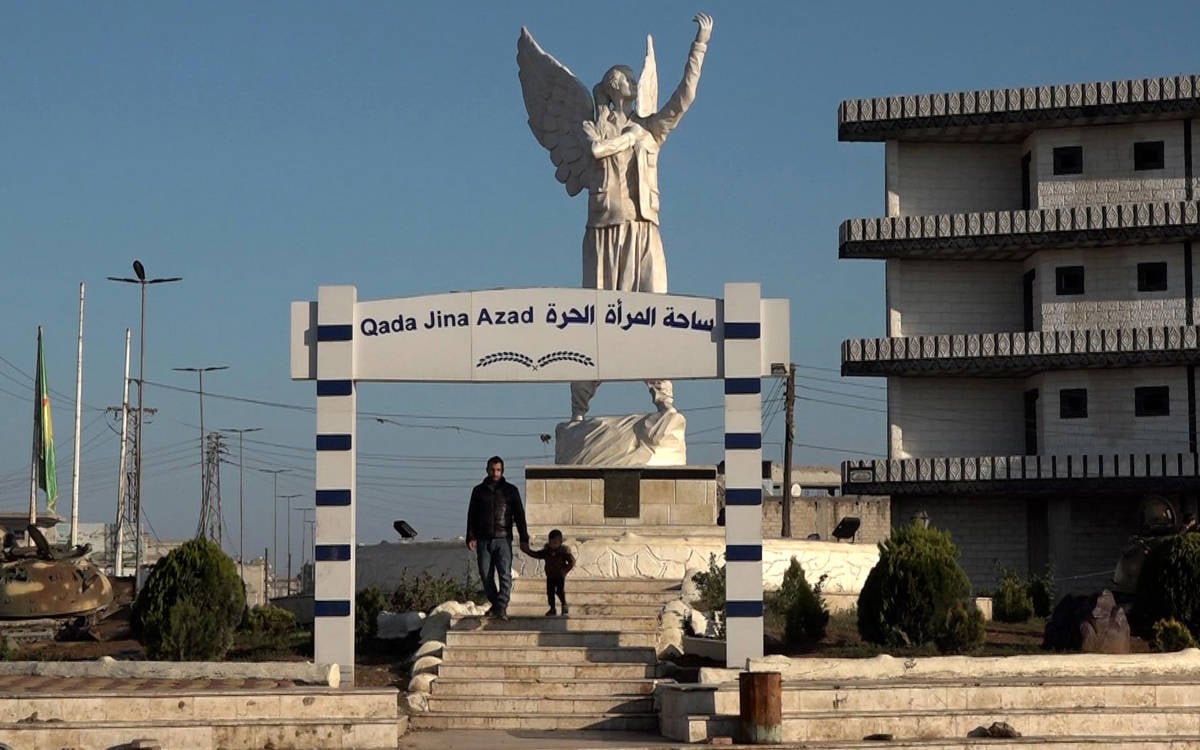 Kobanî kırsalında hava saldırısı: Aynı aileden 9 kişi hayatını kaybetti