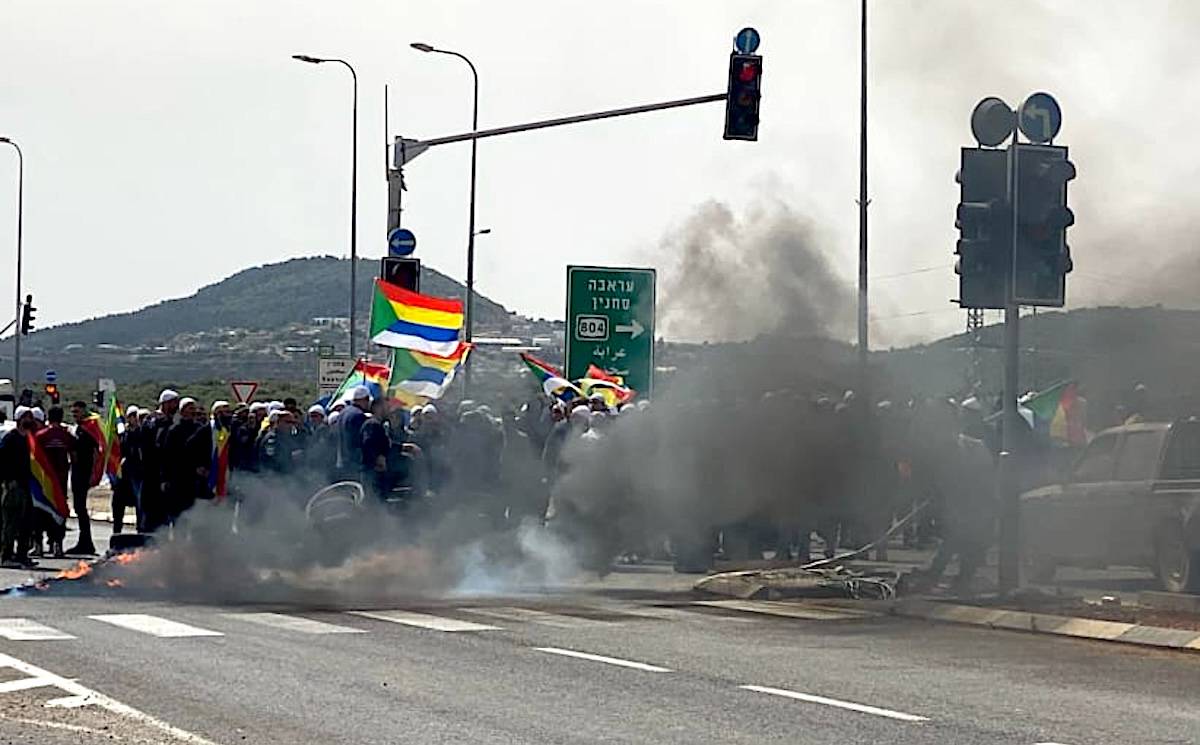 Şam'da Dürzilere yönelik saldırılar sürerken İsrail Suriye iç güvenlik güçlerini vurdu
