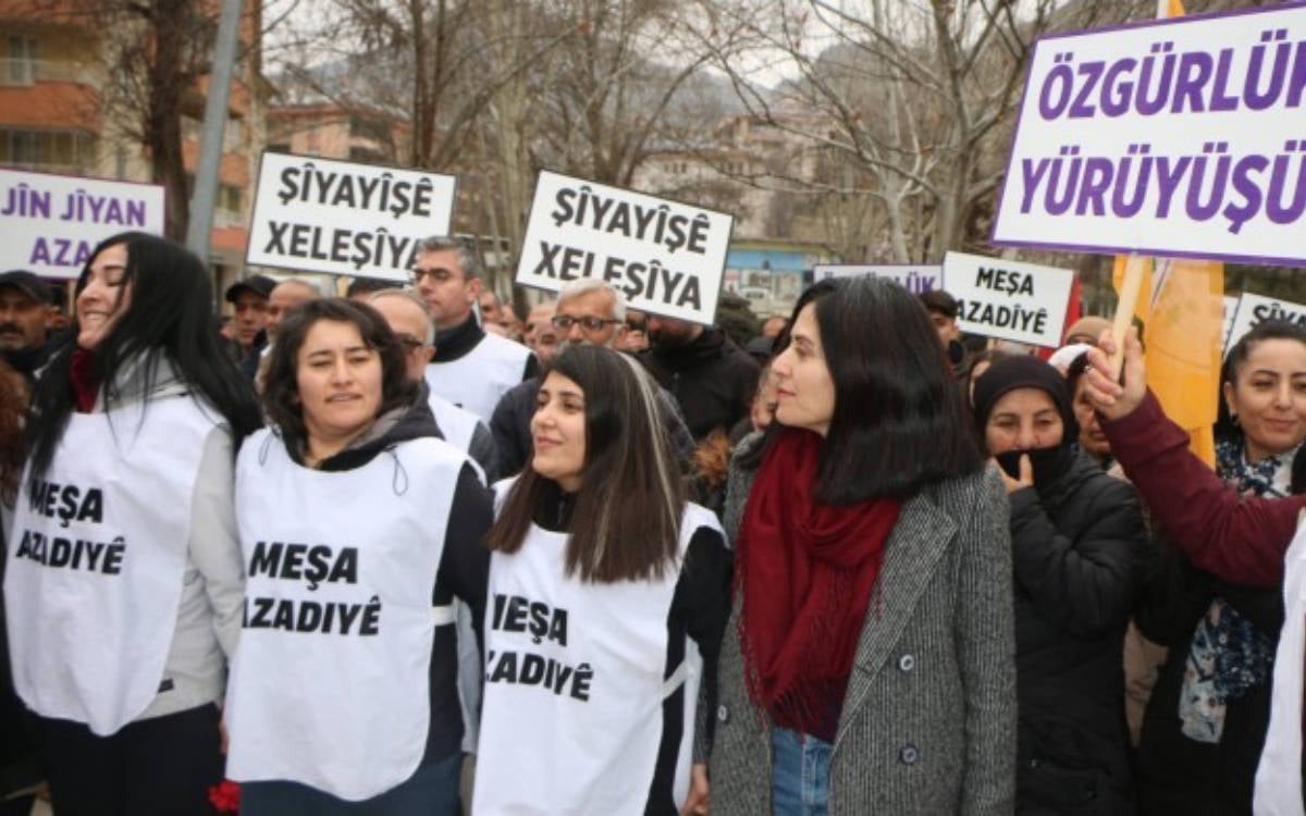 Ji ber stranên Kurdî 10 meh cezayê girtîgehê li 5 kesan hat birîn