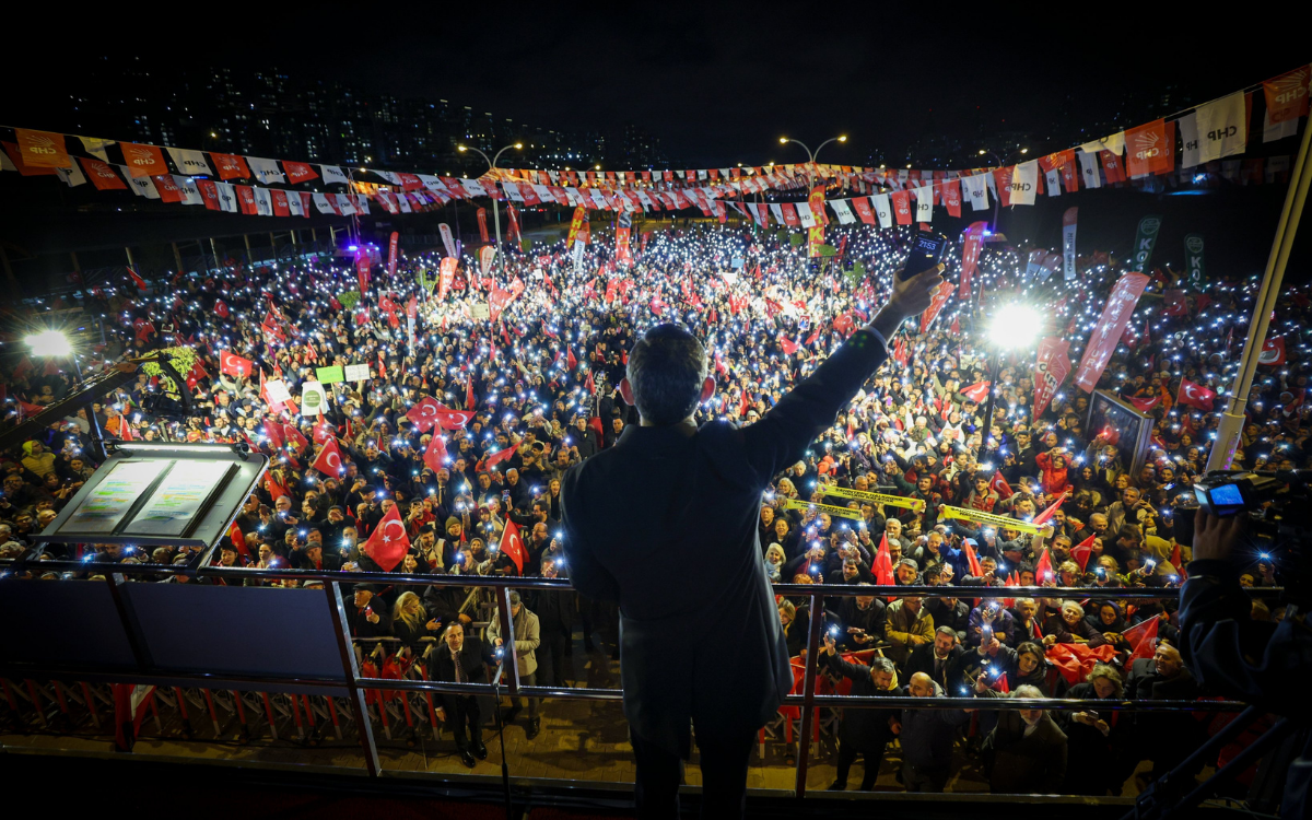 Özgür Özel üçüncü İstanbul mitinginde Başakşehir'den seslendi: "Her yer milletin kalesi artık"