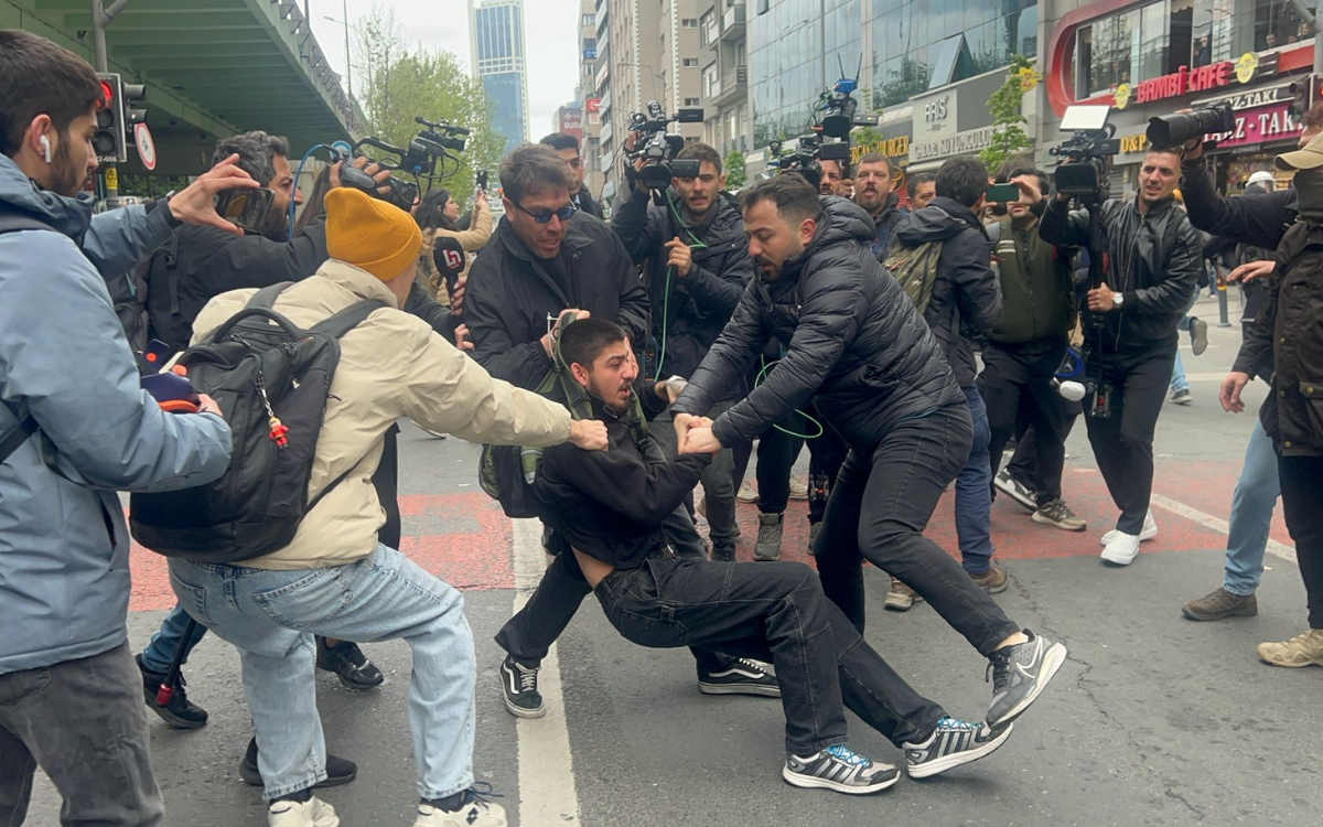 Şişli, Mecidiyeköy'de eylemcilerin gözaltına alınma anı