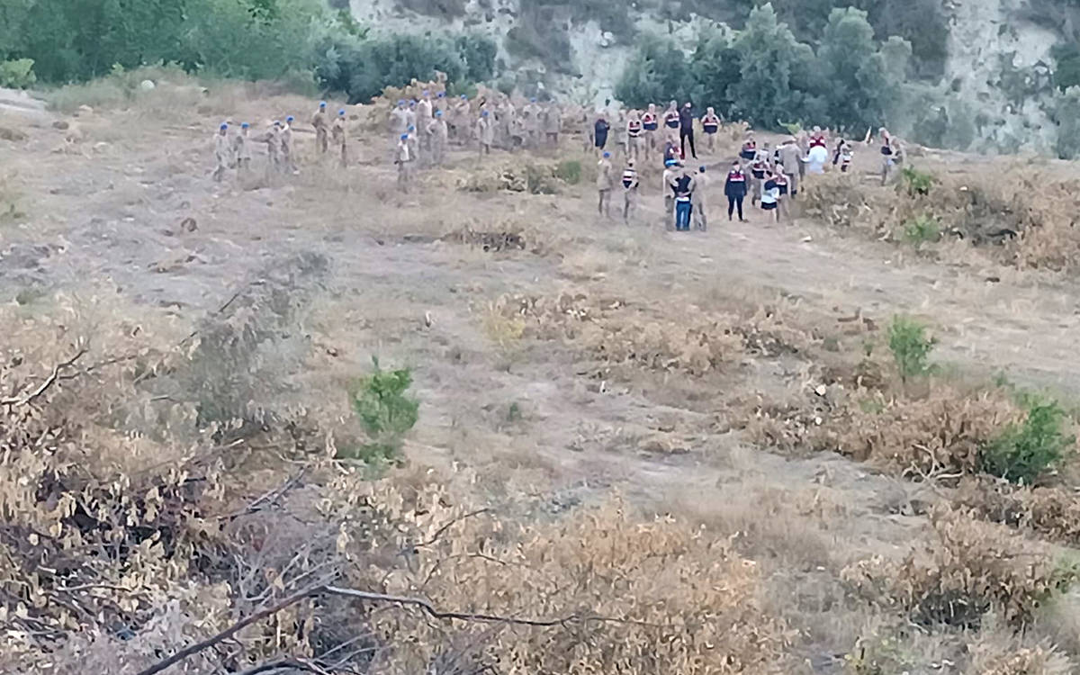 Samandağ Mağaracık’ta iş makineleri, jandarma eşliğinde arazilere girdi