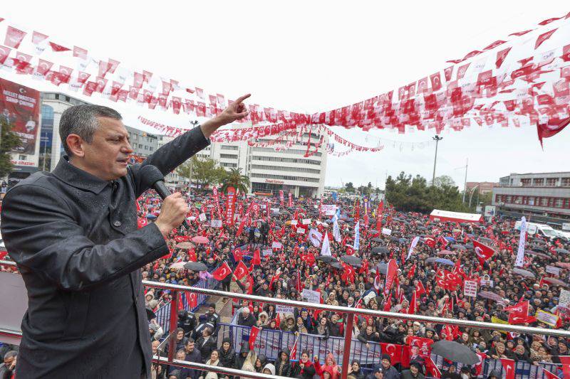 Özgür Özel Konya'da: "Erdoğan'ın kaçtığı alandayız"
