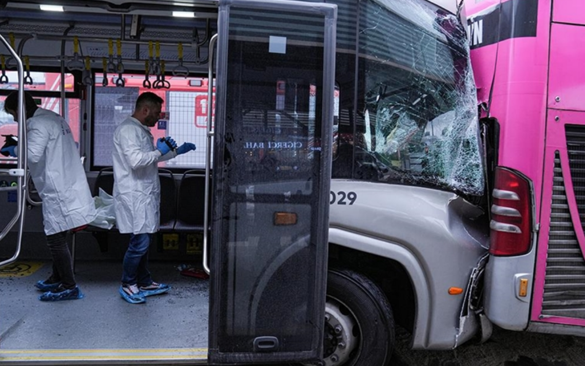 Kaza sonrası metrobüs görüntüsü