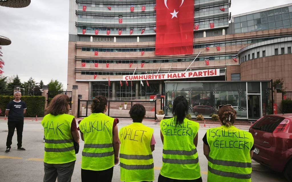 Çiğli Belediyesi’nin işten çıkardığı kadınlar: “Yok sayılıyoruz ama vazgeçmeyeceğiz”