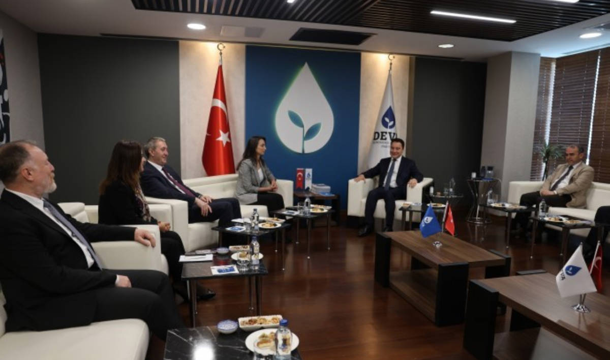 Hevdîtina Hevserokên Giştî yên DEM Partiyê û Babacan dest pê kir