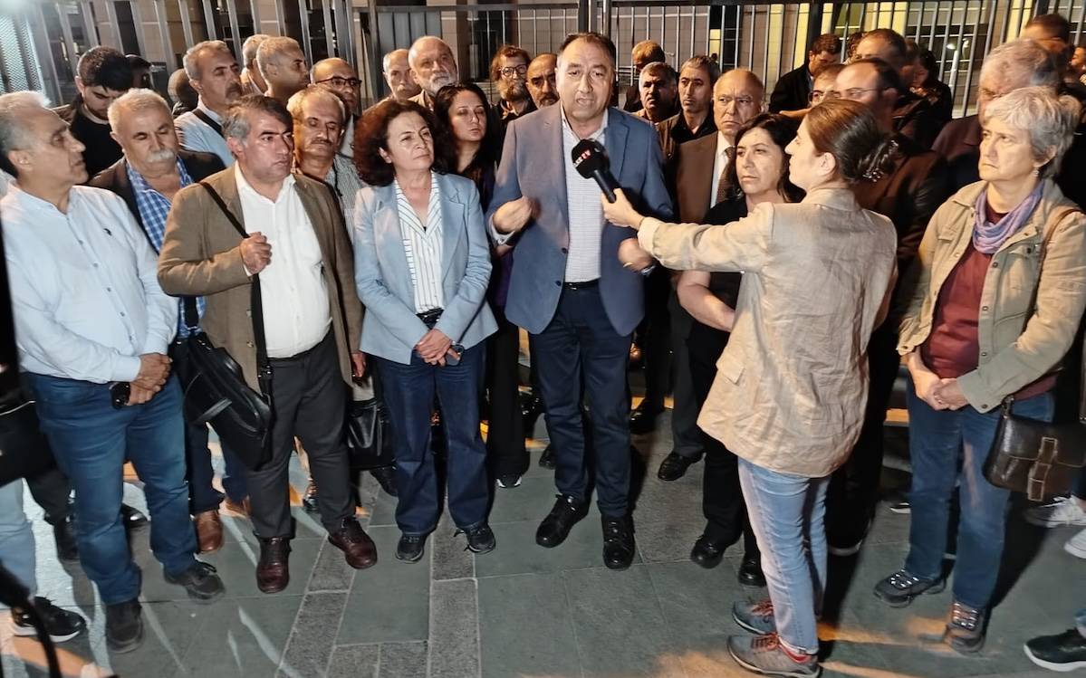 "Kent Uzlaşısı" davasında tahliye taleplerinin reddi protesto edildi