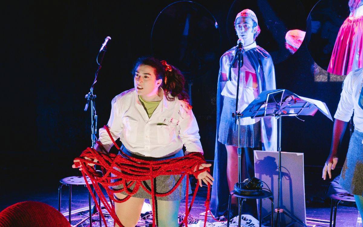 Gençlere seslenen tiyatro oyunu “Of Ah Oh” prömiyer yapıyor