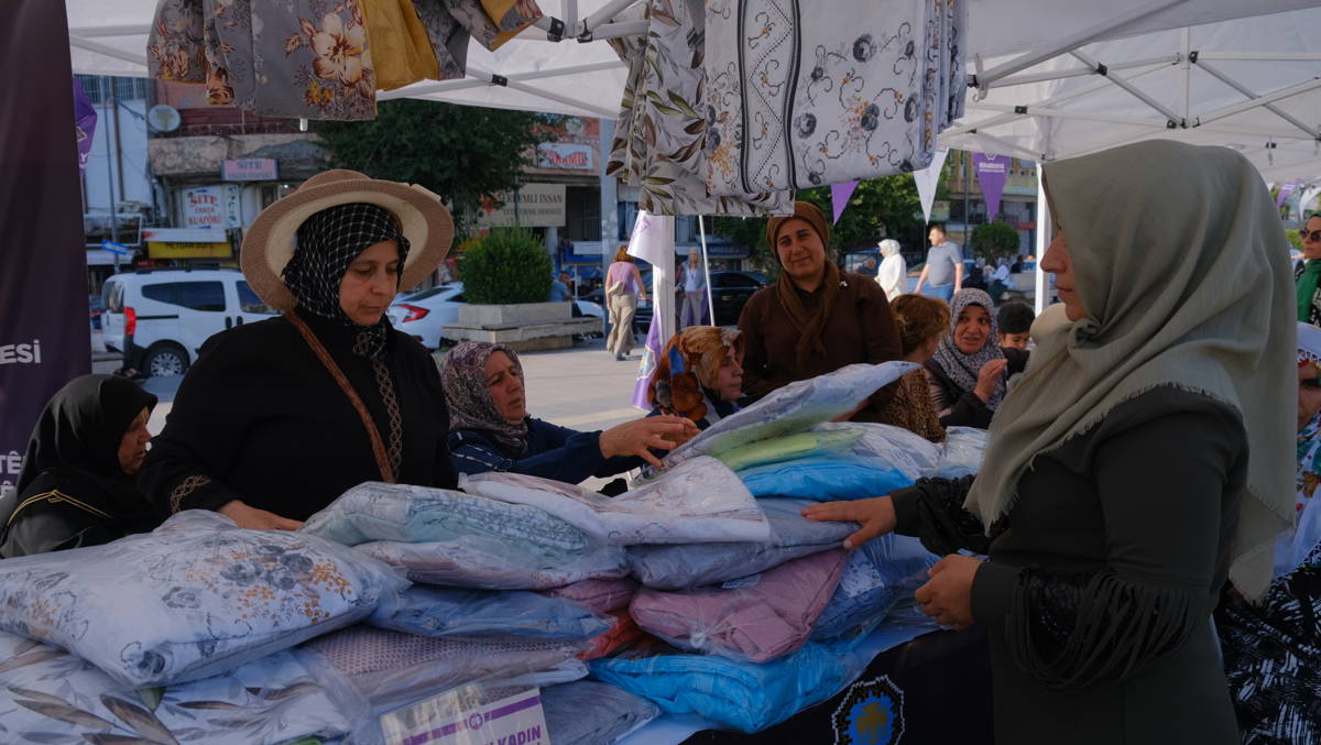 “Hevdîtina Jinan a Ked, Çand û Hunerê" ya Amedê: Jin bi keda xwe jiyana azad ji nû ve ava dikin