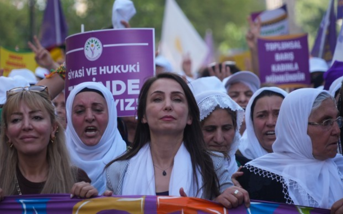 Diyarbakır'da düzenlenen kadın yürüyüşünde Tülay Hatimoğlulları