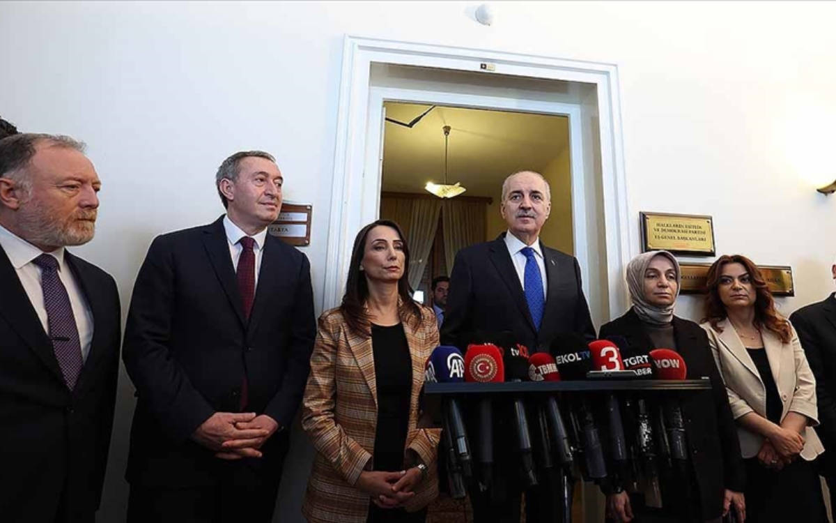 Serokê Meclîsê Kurtulmuş û heyeta DEM Partiyê daxuyaniyek hevpar dan