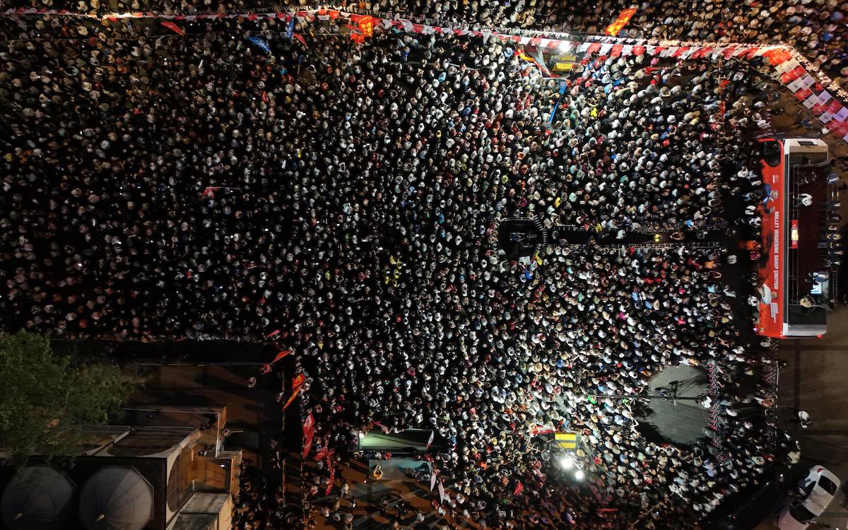 "CHP, AKP ile arayı açıyor, çoğunluk erken seçim ve parlamenter sisteme dönmek istiyor"