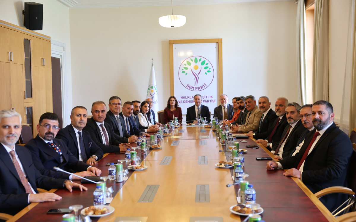 Serokên 15 baroyan ji bo 'pêvajoya aştiyê' serdana DEM Partiyê kirin