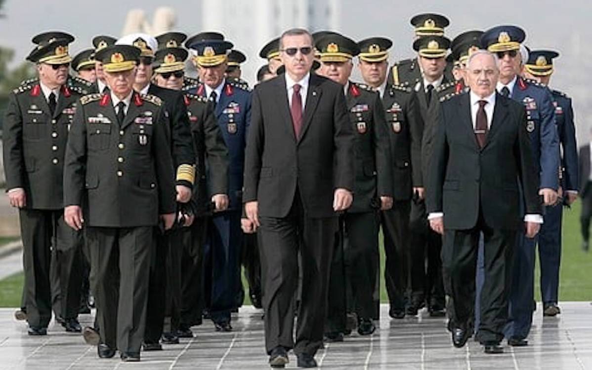 TBMM, Erdoğan'a orduyu kendi bildiği gibi "dizayn" yetkisi verdi