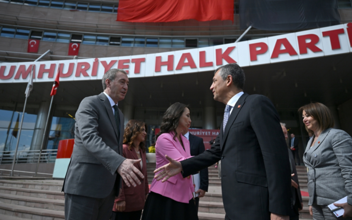 CHP, sürecin 'hakemi'yken 'çözeni' olur mu?