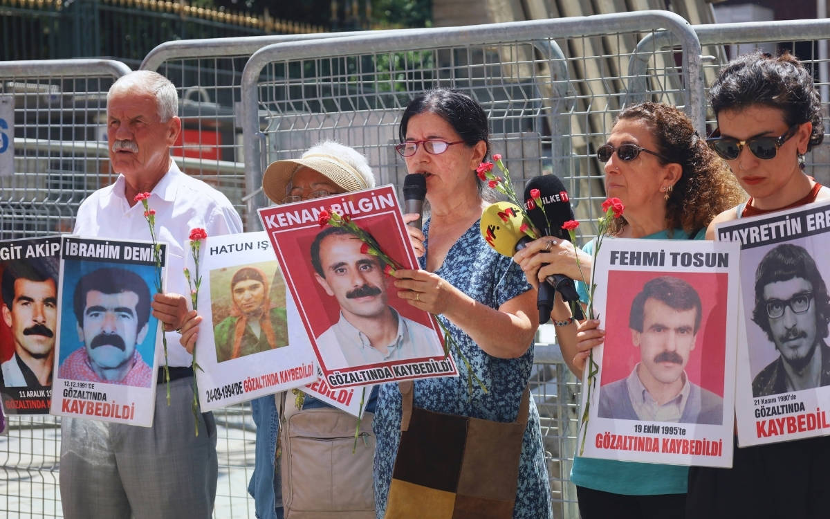 Cumartesi Anneleri/İnsanları Şırnak'ta kaybedilenleri andı