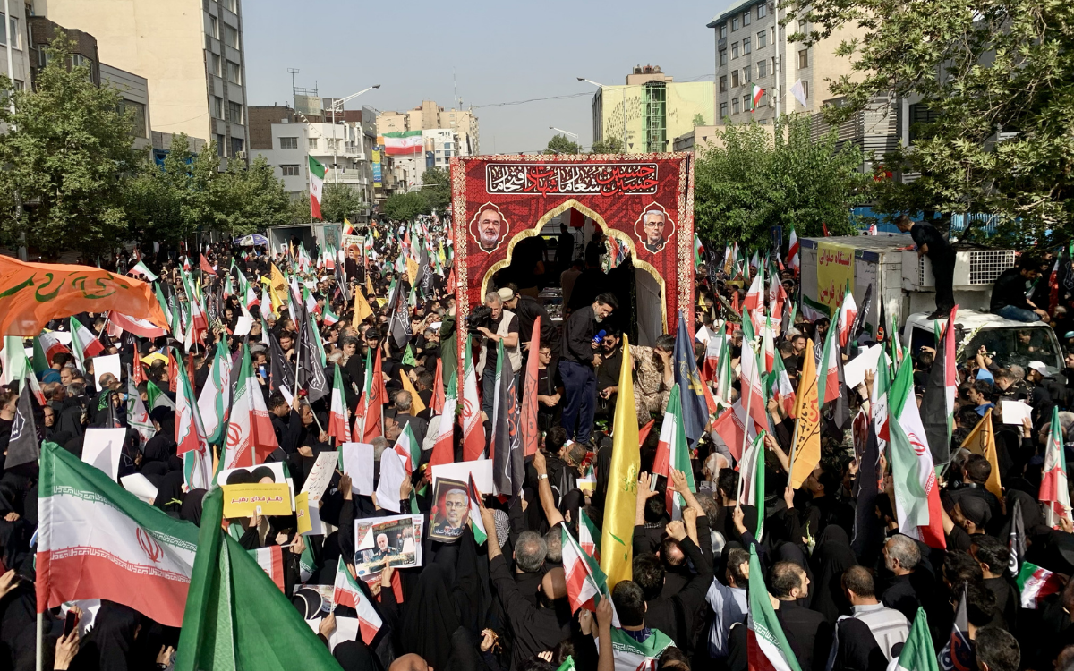 İsrail’in öldürdüğü İranlı yetkililer ve bilim insanları için toplu cenaze töreni