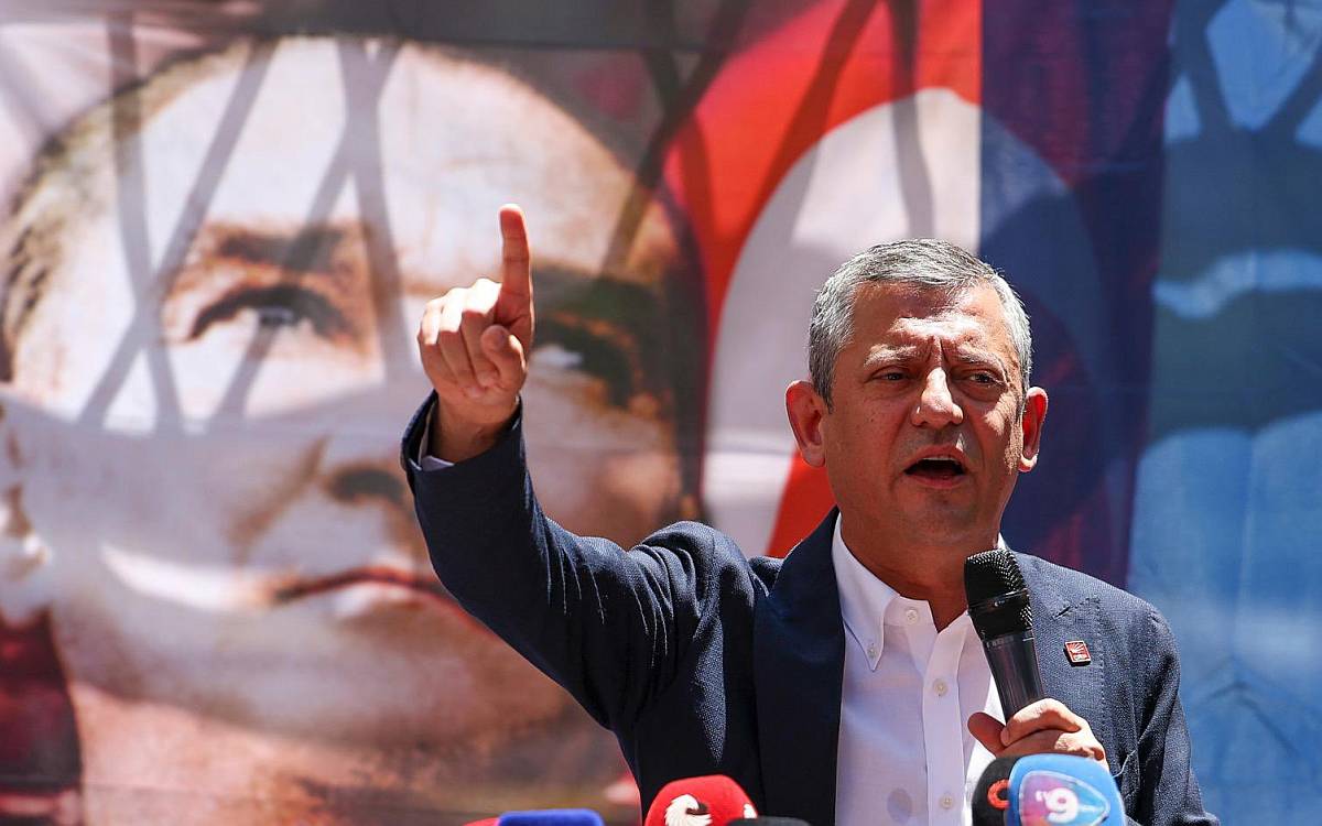 Özel, İzmir’den seslendi: Akın Gürlek'le yarışan birlikte hesap verir