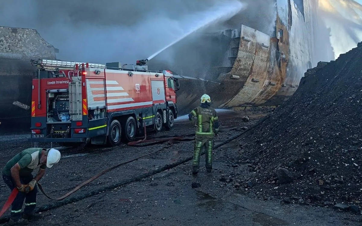 "Uyarılarımızı dinlemediniz, Sloug gemisinin yanmasına göz yumdunuz"