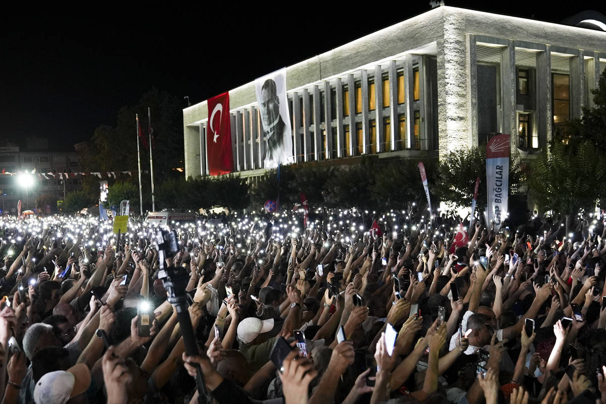 Turkey detains three opposition mayors amid expanding corruption investigations