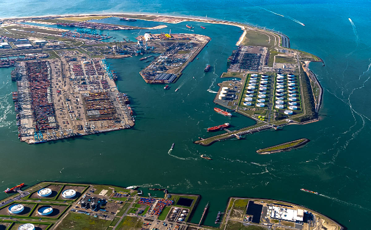 Avrupa'nın en büyük limanı Rotterdam savaşa hazırlanıyor