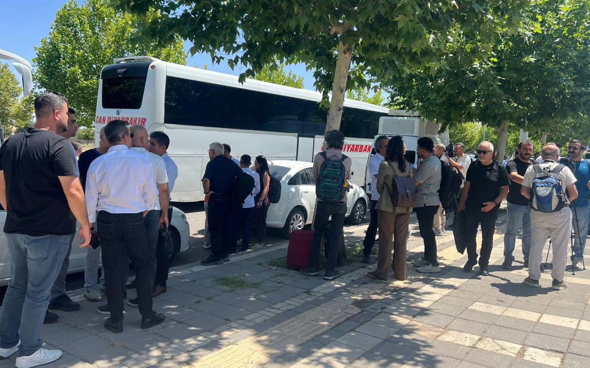 DEM Party-led group departs Diyarbakır for PKK disarmament ceremony in Iraqi Kurdistan
