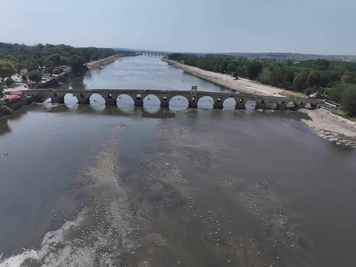 Water levels in Maritsa River drop, revealing pillars of historical bridge